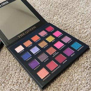The Queen Eloise eye shadow palette